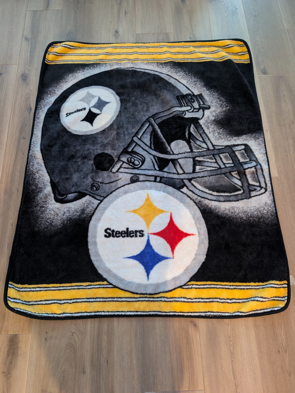Pittsburgh Steelers Helmet Logo Heavyweigh Fleece Throw Blanket 50x60